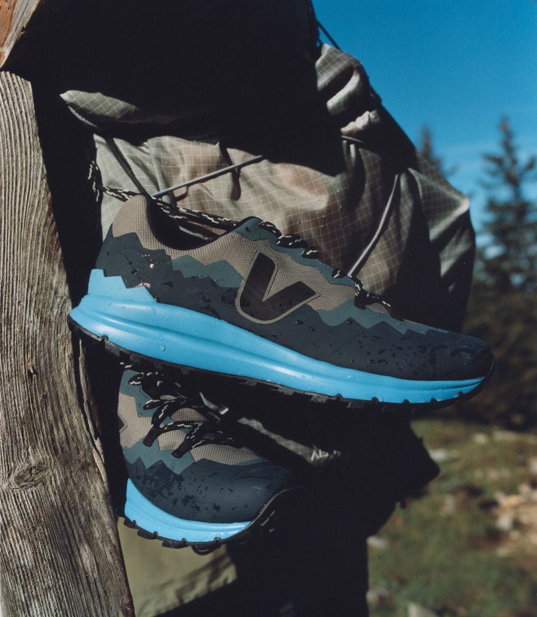 VEJA FITZ ROY LIGHT TREK-SHELL BASALTE BLACK CELESTE | VJ24422