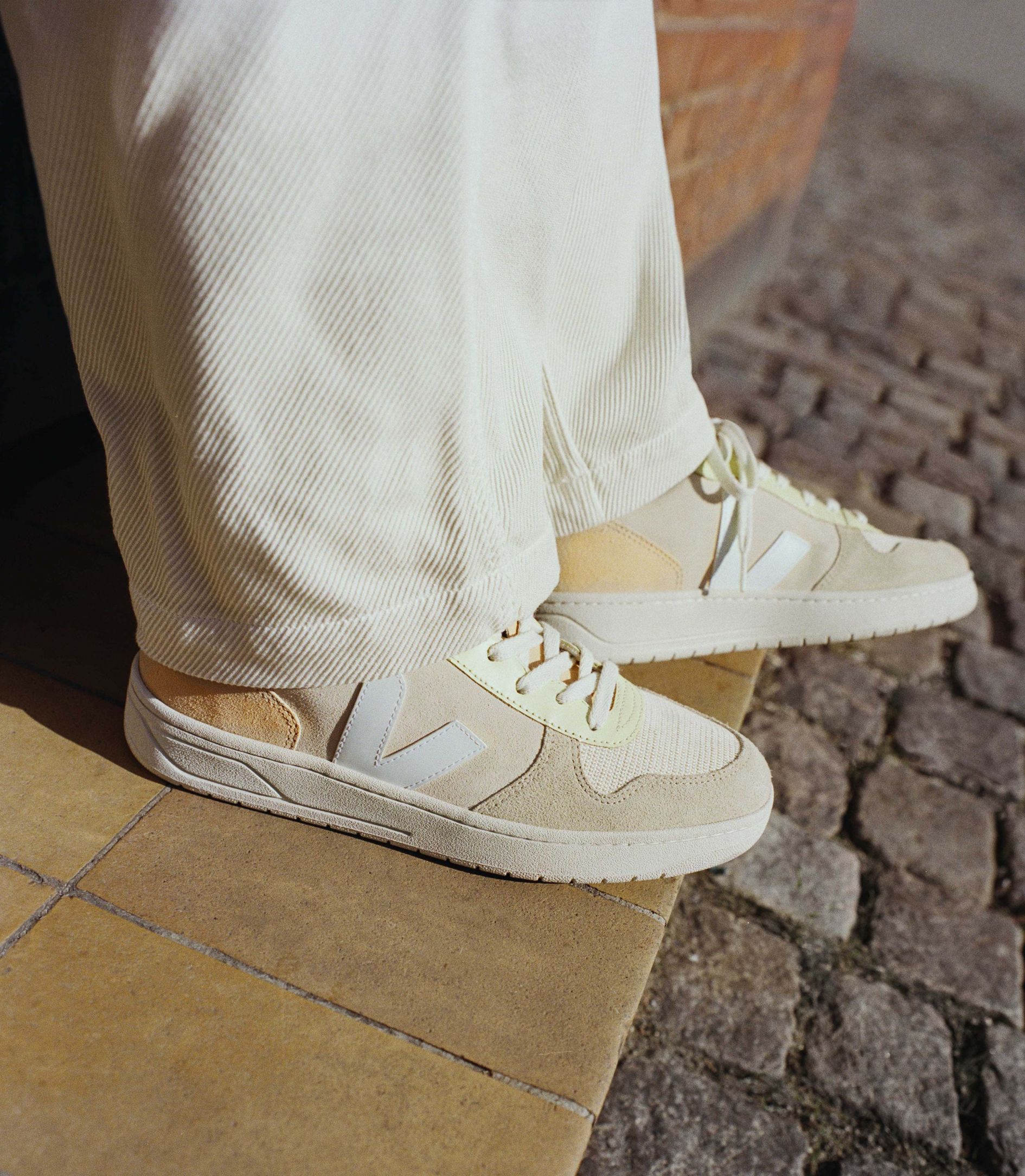 VEJA V-10 SUEDE SABLE MENTHOL MULTICO | VJ24541