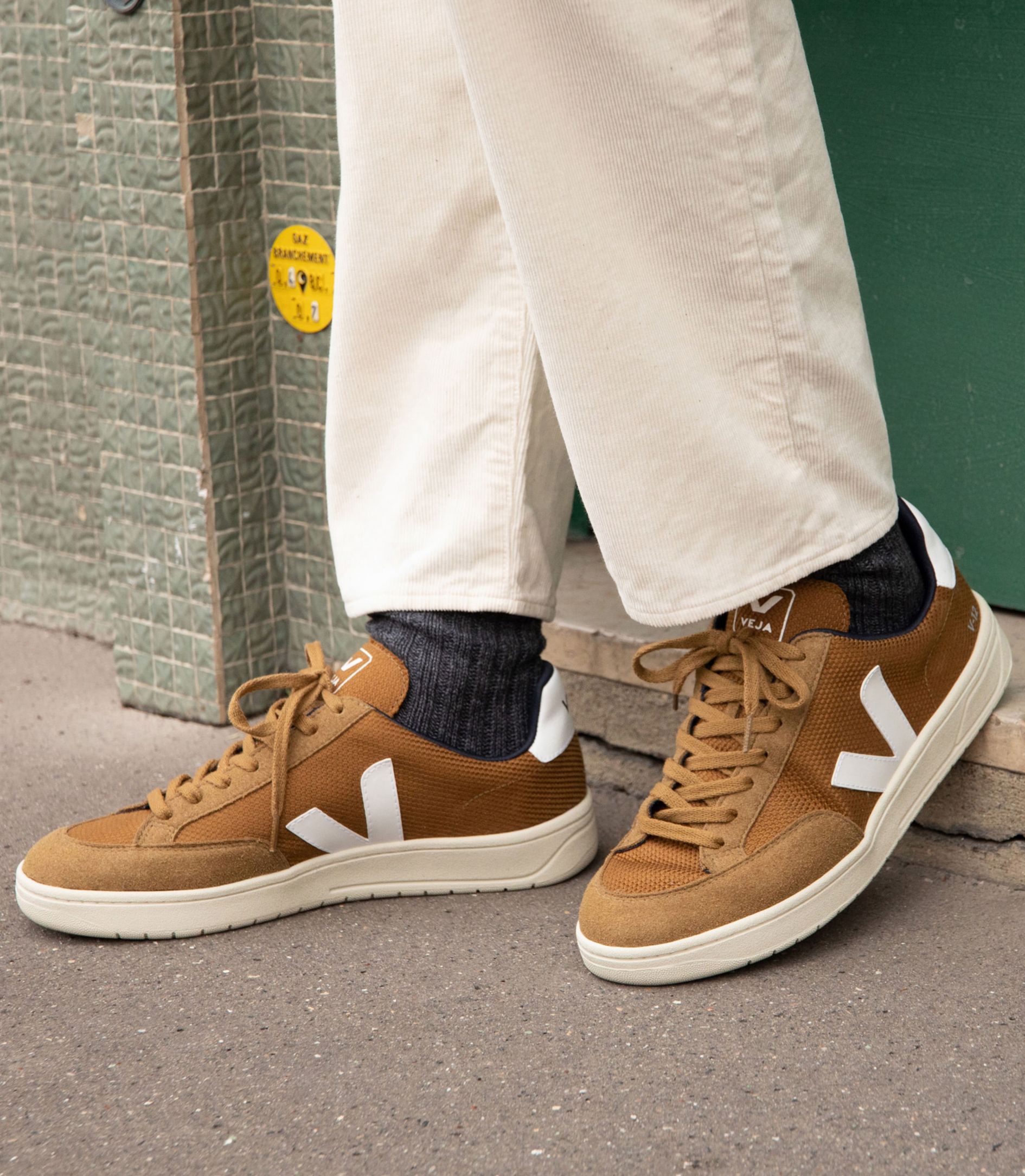 VEJA V-12 VEGAN B-MESH TENT WHITE | VJ24249