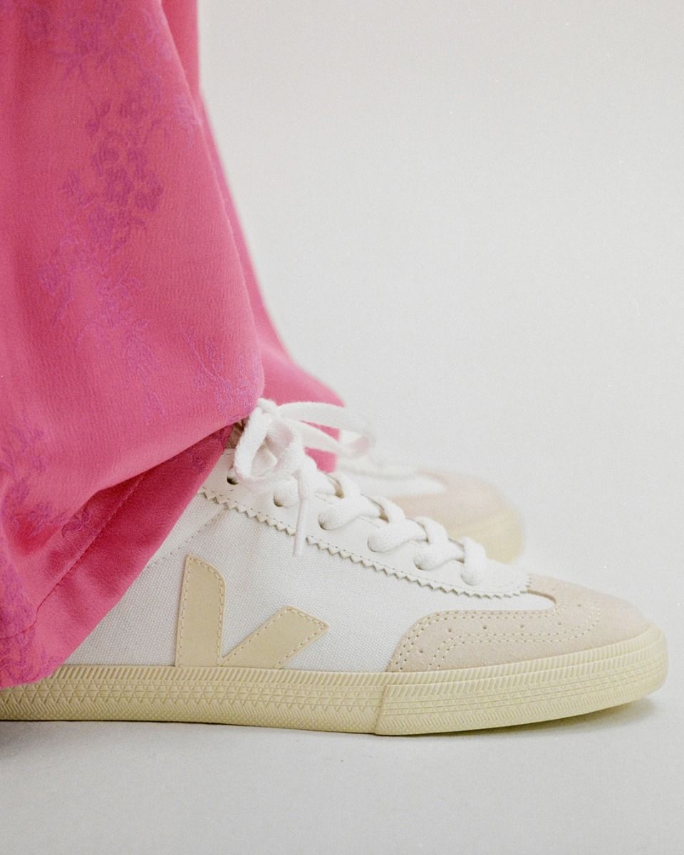 VEJA VOLLEY CANVAS WHITE PIERRE | VJ24173